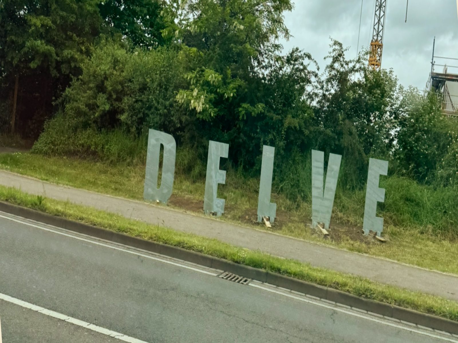 Ortsschild am Eingang von Dormagen-Delhoven